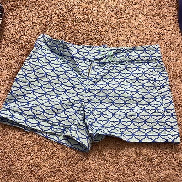 Vineyard Vines Fish tail patterned shorts - Picture 2 of 4